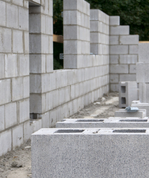 A row of cement blocks sitting next to each other